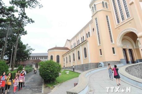 Tết Dương lịch 2019: Giá tăng 70-100%, khách sạn Đà Lạt vẫn "cháy" phòng