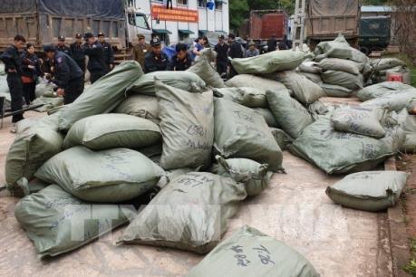 Thu giữ hơn 100 tấn hàng hóa nhập lậu tại Lạng Sơn