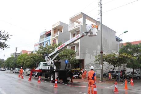 Triển khai sửa chữa điện hotline trên lưới 22kV