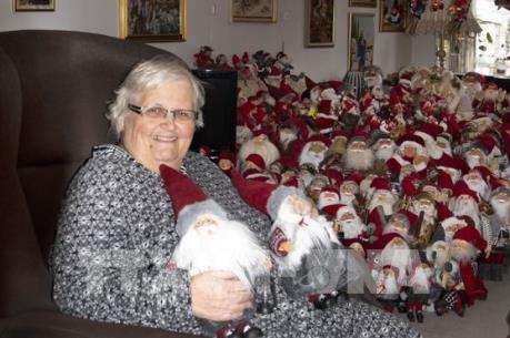 Cận cảnh bộ sưu tập búp bê "ông già Noel" khổng lồ
