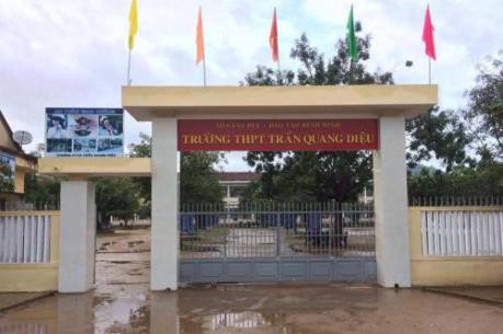 Bình Định: Thầy giáo bị học sinh đánh ngay ở trường phải nhập viện