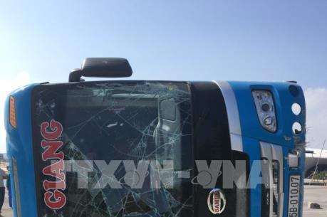 Quảng Ninh: Lật xe khách 3 người thương vong