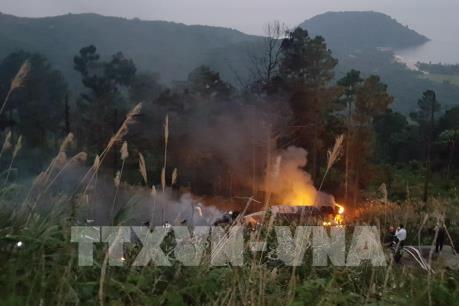 Xe bồn chở dầu gặp nạn, bốc cháy dữ dội tại đèo Hải Vân (Đà Nẵng)