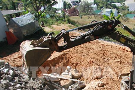 Lâm Đồng buộc tháo dỡ 20 căn nhà xây trái phép trên đất rừng
