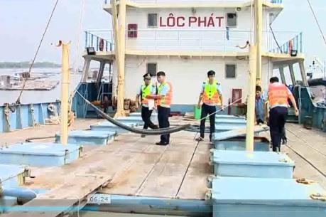 Khó khăn chống buôn lậu trên biển