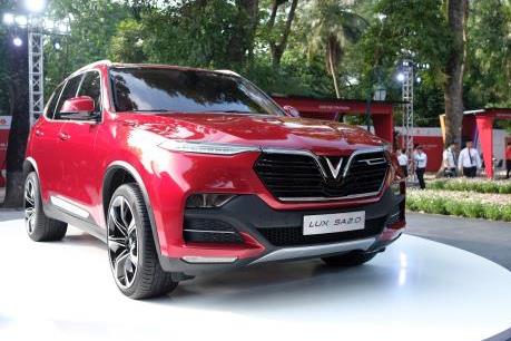 VinFast công bố giá bán mới cho ô tô và xe máy điện