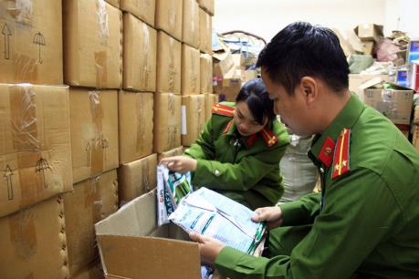 Xử phạt doanh nghiệp sửa hạn sử dụng hơn 4 tấn thuốc bảo vệ thực vật