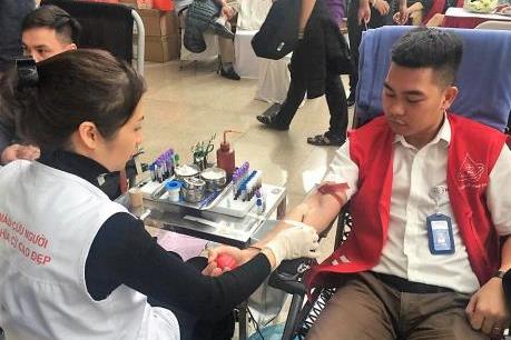 Hơn 3.300 cán bộ nhân viên EVNNPC tình nguyện hiến máu