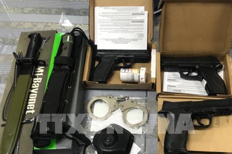 Tạm giữ 1 hành khách mang vũ khí qua sân bay Tân Sơn Nhất