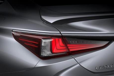 Toyota sẽ ra mắt mẫu xe Lexus UX300e chạy bằng điện tại Thái Lan