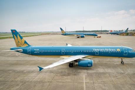 Vietnam Airlines và Jetstar Pacific sẽ vận chuyển đào, mai dịp Tết