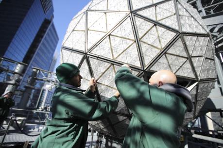 Quả cầu pha lê đã sẵn sàng cho đêm giao thừa ở Quảng trường Thời đại