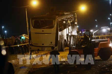 Đề nghị cấp thị thực khẩn cho thân nhân du khách Việt bị nạn ở Ai Cập