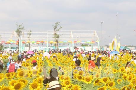 Tết Dương lịch: Dịch vụ ăn uống và giải trí "lên ngôi"