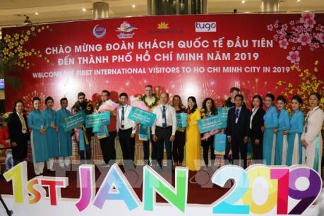 Thành Phố Hồ Chí Minh đón đoàn khách quốc tế và nội địa "mở hàng" năm 2019
