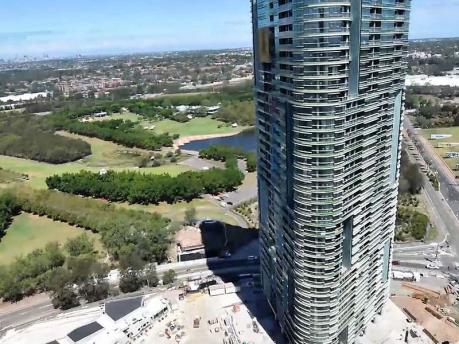 Sơ tán hàng nghìn người vì nứt tòa tháp chung cư 38 tầng ở Sydney