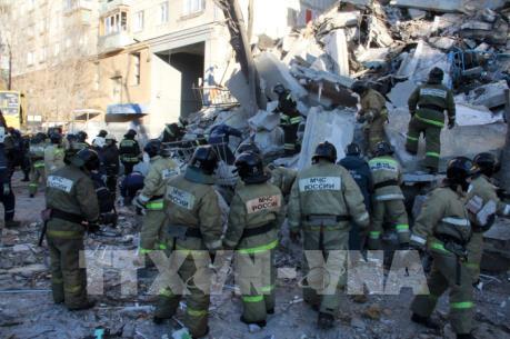 Tìm thấy bé trai 10 tháng tuổi sống sót sau vụ sập chung cư sau vụ nổ ga