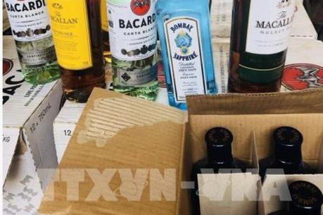 Bắt hơn 800 chai rượu lậu tại Thanh Hóa