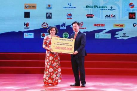 SHB trao tặng 1 tỷ đồng cho Quỹ vì người nghèo