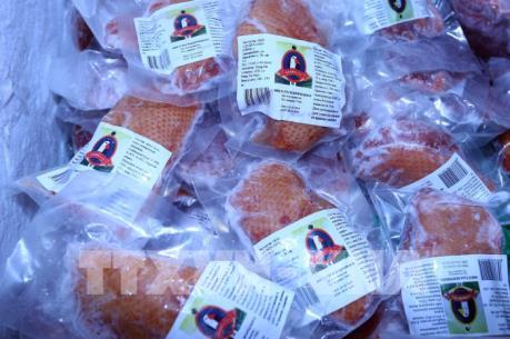 Phát hiện hàng trăm hộp bánh kẹo, thực phẩm không rõ nguồn gốc