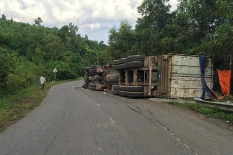 Tai nạn giao thông nghiêm trọng tại Quảng Trị, 3 người thương vong