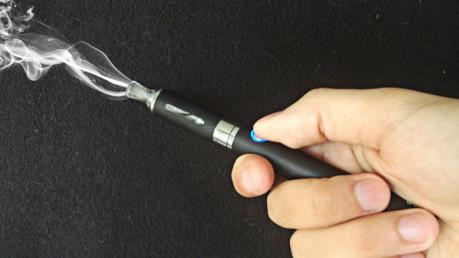 Thuốc lá điện tử bốc cháy trên máy bay ở Mỹ