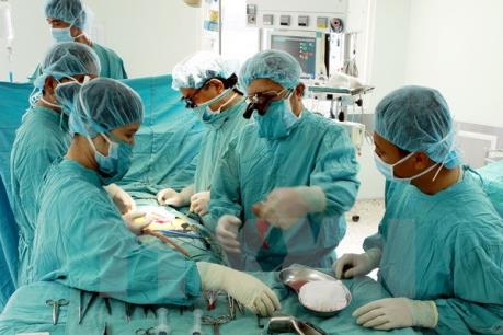 Cứu sống người bệnh ngừng tuần hoàn tim gần 80 phút