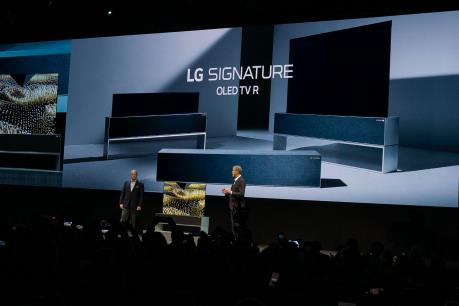 Ra mắt chiếc tivi đầu tiên trên thế giới có thể gập và cuộn lại