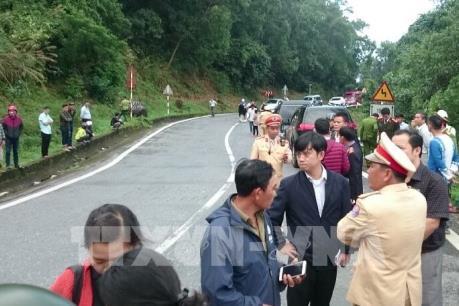 Xe khách lao vực trên đèo Hải Vân, 21 người bị thương