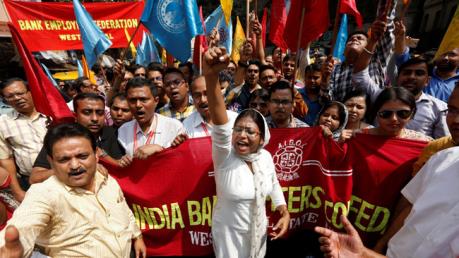 Ấn Độ: Hàng trăm triệu công nhân đình công đòi quyền lợi