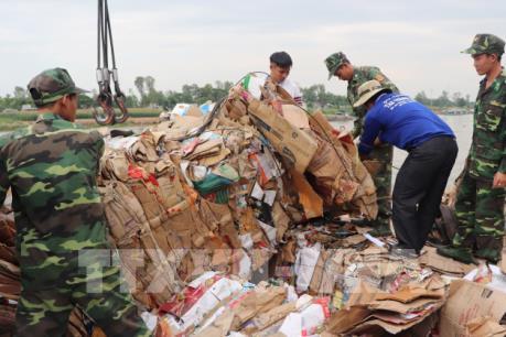 Bắt giữ hơn 14 tấn phế liệu nhập lậu qua biên giới Việt Nam-Campuchia