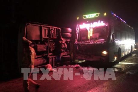 Hai xe khách đâm nhau tại Quốc lộ 1A, 1 người chết và 13 người bị thương