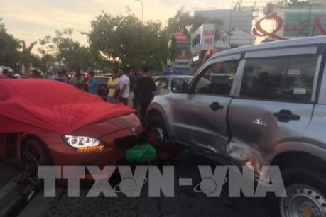 Xe sang BMW đâm hàng loạt ô tô và xe máy tại Tp. Hồ Chí Minh