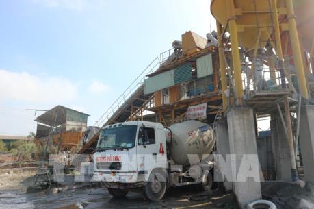 Hệ lụy từ những trạm trộn bê tông không phép ở Hà Nội