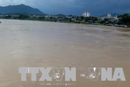 Bắt cáy ở cầu cảng, một học sinh bị nước cuốn trôi