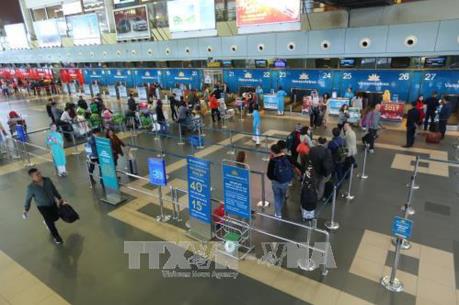 Sân bay Nội Bài: Chỉ hành khách được vào khu vực làm thủ tục trong giờ cao điểm