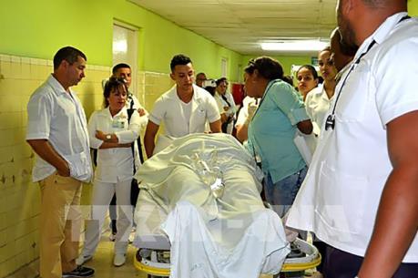 Lật xe buýt làm 40 người thương vong 