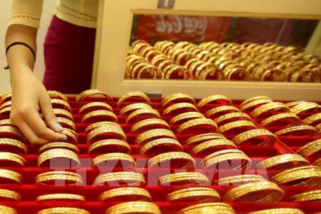 Giá vàng thế giới tuần qua tiếp tục tăng 0,3%
