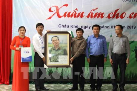 TTXVN tổ chức “Xuân ấm cho em” tại miền núi Nghệ An