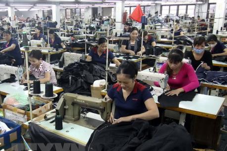 Người lao động được hưởng bao nhiêu tiền lương làm thêm giờ dịp lễ, tết?