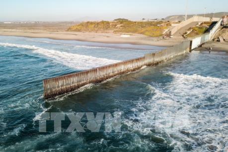 Người dân Mỹ phản ứng thế nào về việc Chính phủ đóng cửa một phần?