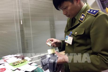 Quản lý thị trường Hà Nội thu giữ lượng lớn hàng quân trang giả