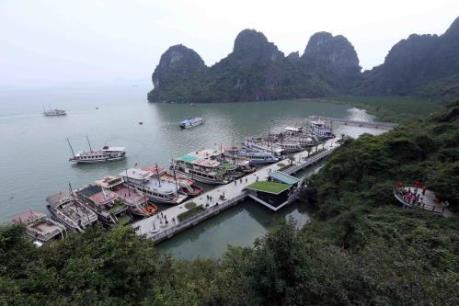 Sắp xếp lại nơi neo đậu các phương tiện thủy ven bờ Vịnh Hạ Long