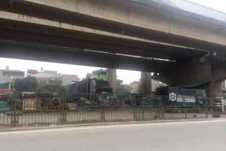 Làm rõ phản ánh về bãi gửi xe lậu gầm cầu Thăng Long