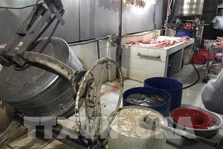 Phát hiện cơ sở dùng “chiêu thức” để tẩy trắng phụ phẩm bò