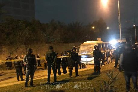 Anh: Xe ô tô phát nổ nghi do đánh bom