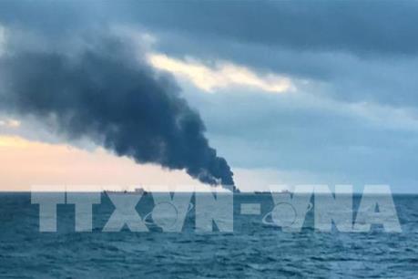 Nga: Ít nhất 11 người thiệt mạng trong vụ cháy 2 tàu ở eo biển Kerch