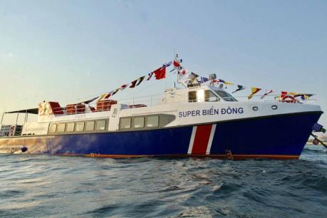 Tàu Super Biển Đông va chạm tàu cá, 3 ngư dân rơi xuống biển