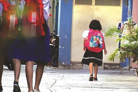 Có hay không "nạn dụ dỗ trẻ em" ở cổng trường tiểu học?