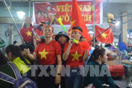 Tiếp lửa cho Đội tuyển Việt Nam giành chiến thắng trong trận mở màn vòng tứ kết